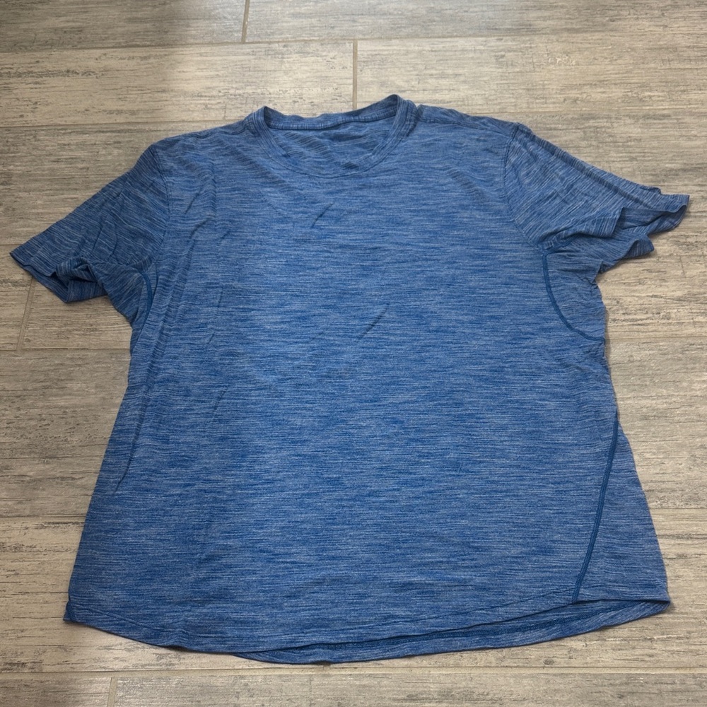 Lululemon Men's Blue T-Shirt